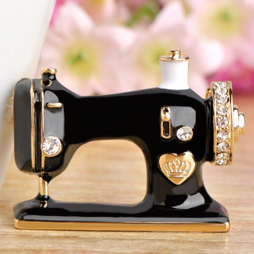 Sewing Machine Brooch - Picture 3 of 4